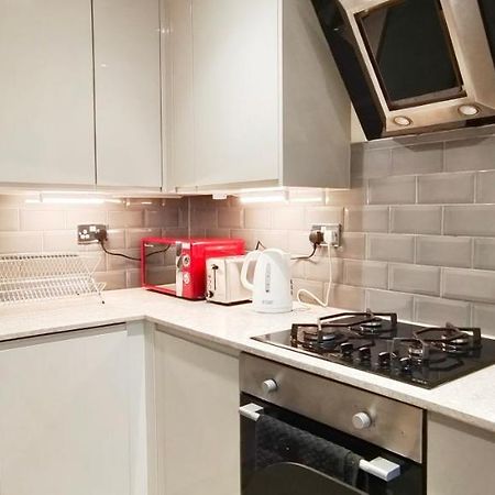 Appartamento First Floor Flat 1 Northwood Londra Esterno foto