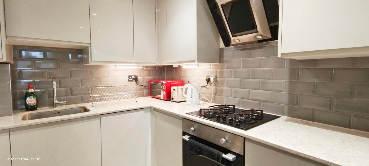 Appartamento First Floor Flat 1 Northwood Londra Esterno foto