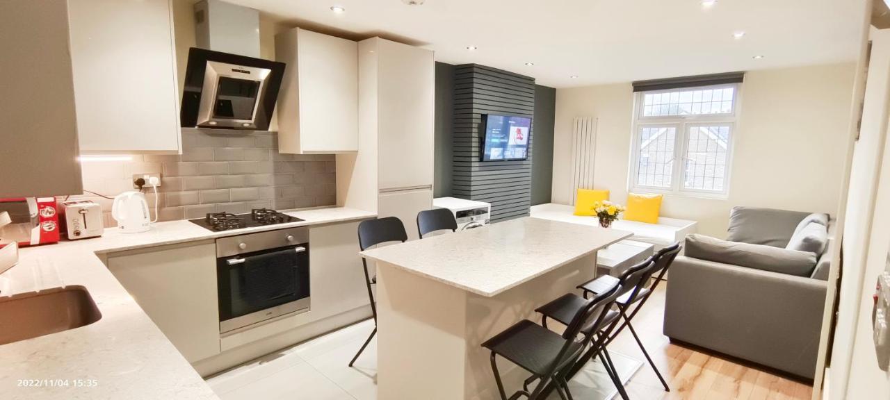 Appartamento First Floor Flat 1 Northwood Londra Esterno foto