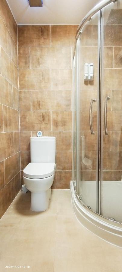 Appartamento First Floor Flat 1 Northwood Londra Esterno foto