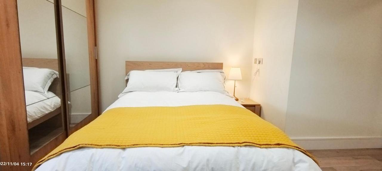 Appartamento First Floor Flat 1 Northwood Londra Esterno foto