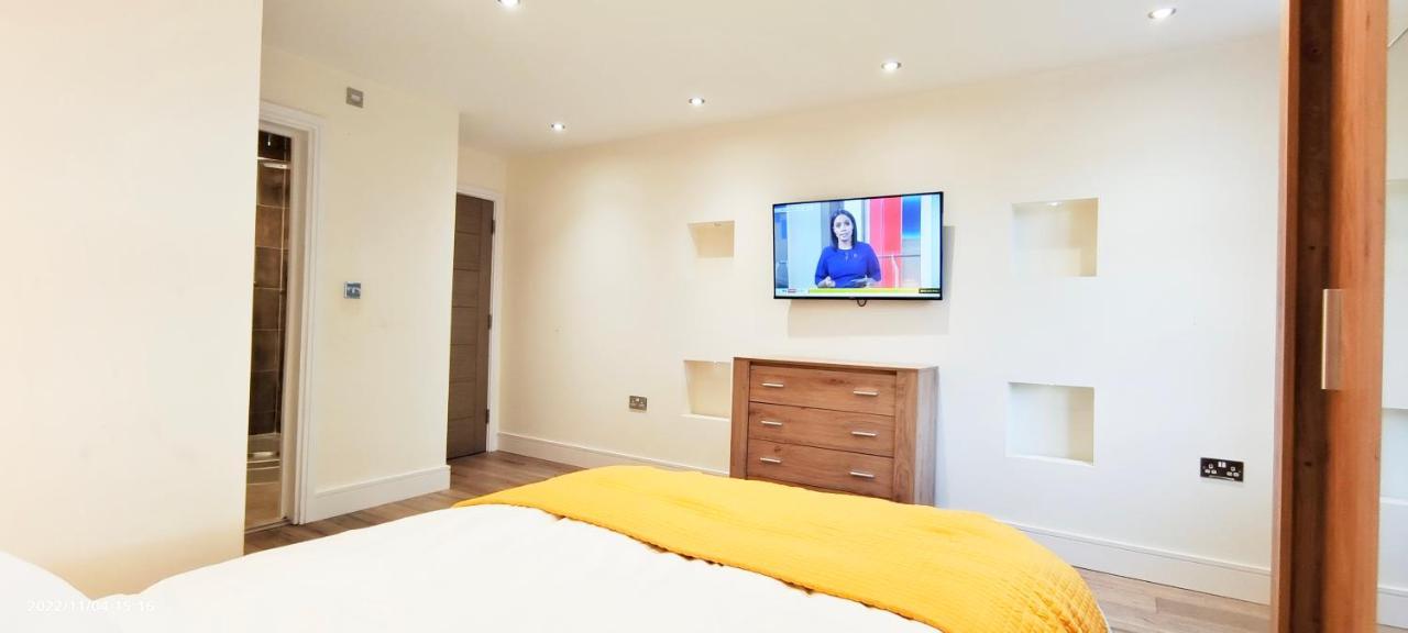 Appartamento First Floor Flat 1 Northwood Londra Esterno foto